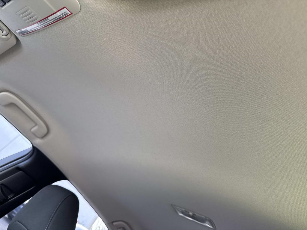 2022 Toyota Corolla LE photo 34