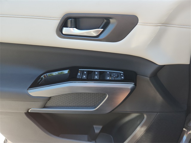 2025 Nissan Pathfinder SL photo 19