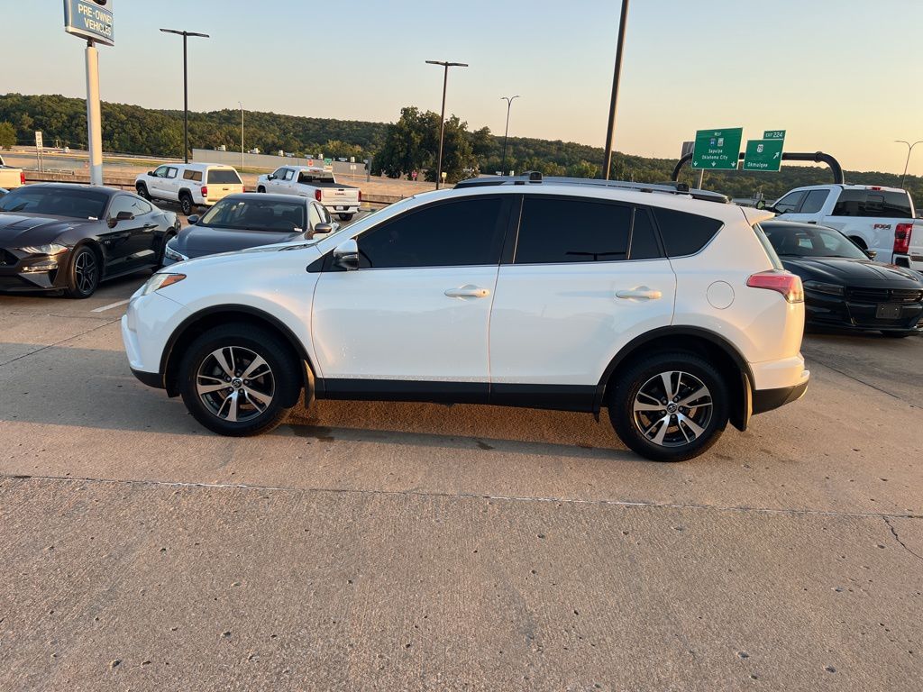 2018 Toyota RAV4 Adventure XLE photo 4