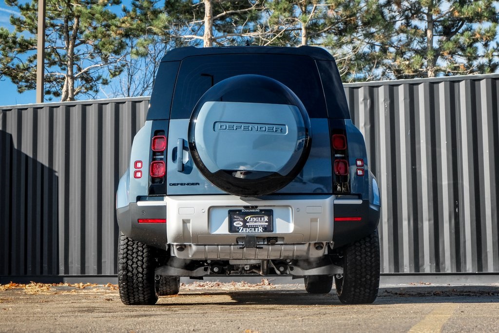 2025 Land Rover Defender 110 S photo 7