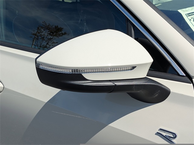 2025 Volkswagen Tiguan SEL R-Line Black photo 2