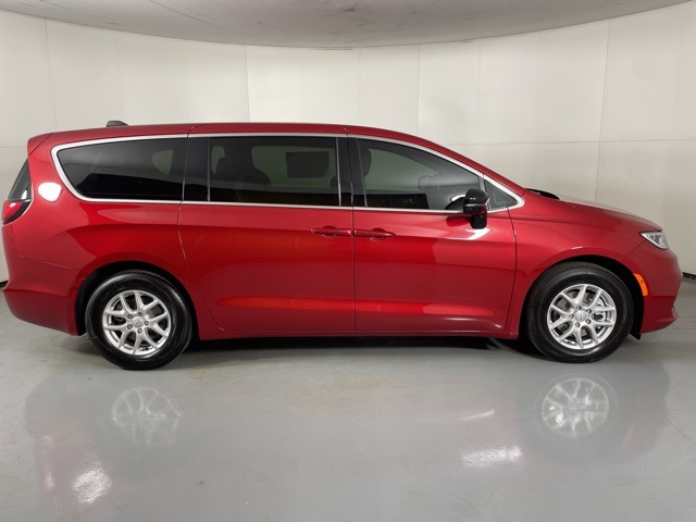 2026 Chrysler Pacifica photo 9