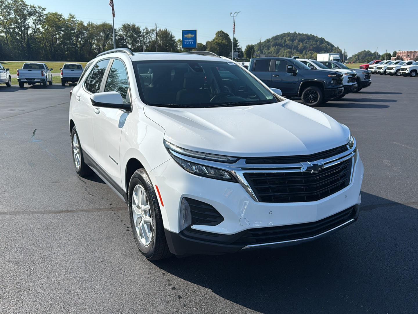 2022 Chevrolet Equinox LT photo 2