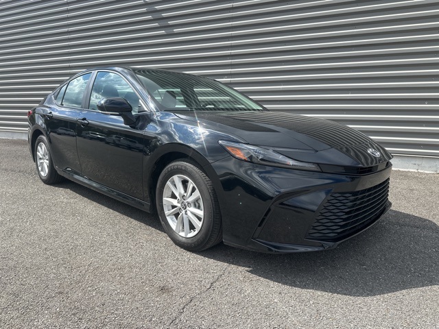 2025 Toyota Camry LE's photo