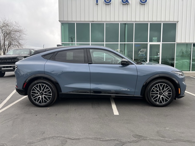 2024 Ford Mustang Mach-E Premium photo 3