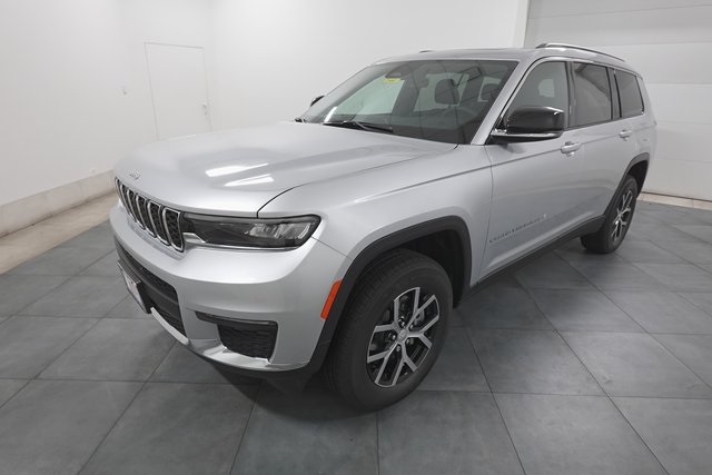 2025 Jeep Grand Cherokee Limited photo 3