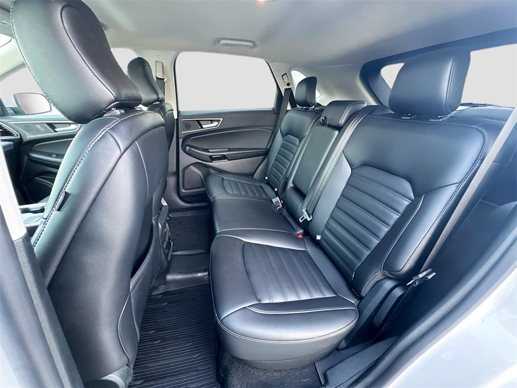 2022 Ford Edge SEL photo 24