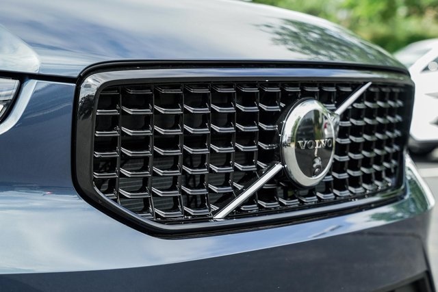 2026 Volvo XC40 AWD photo 12