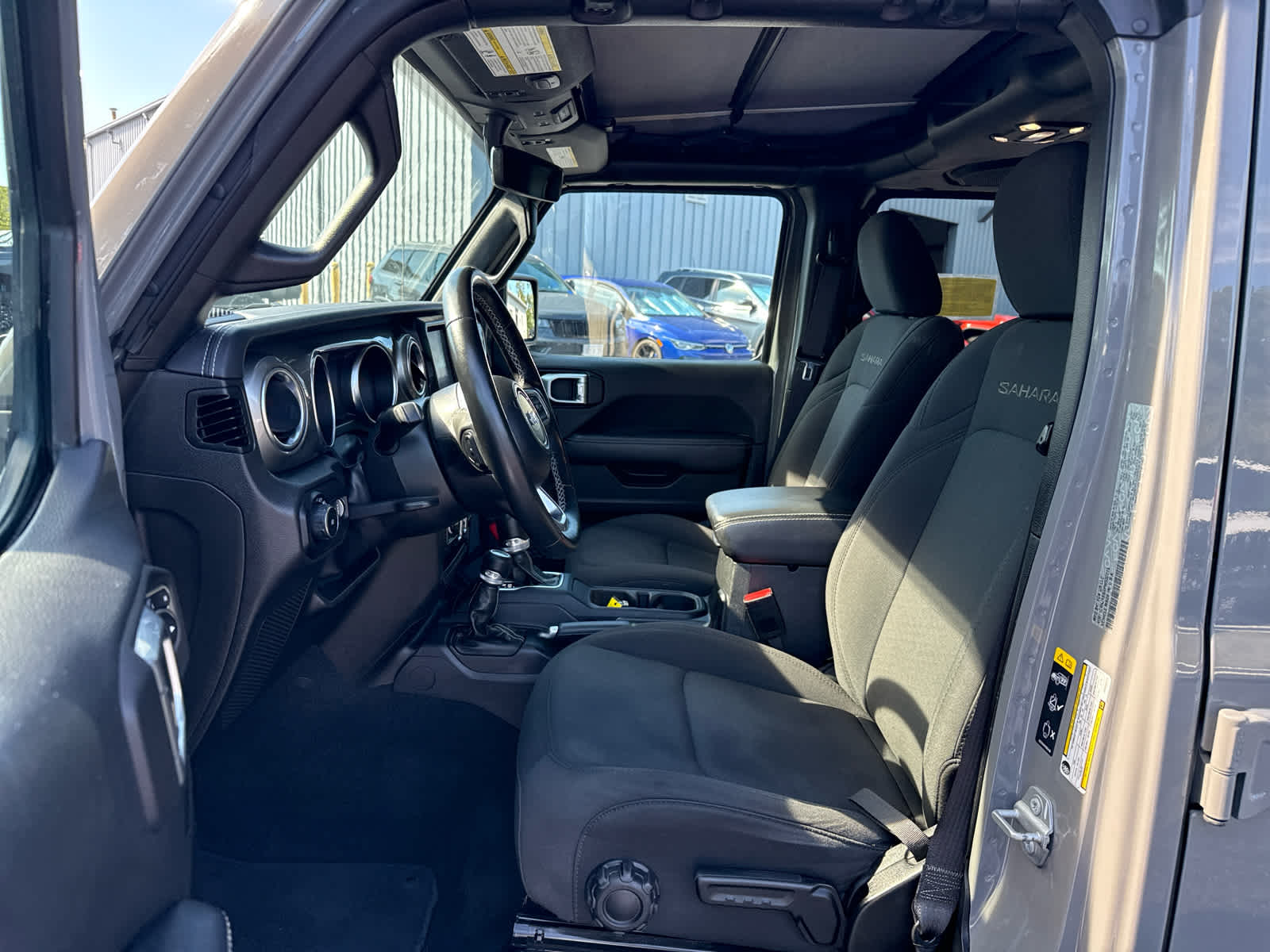2023 Jeep Wrangler Sahara photo 9