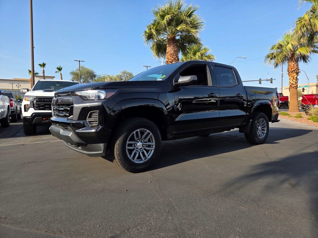 2025 Chevrolet Colorado Work Truck LT photo 2