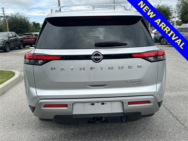 2023 Nissan Pathfinder Platinum photo 6