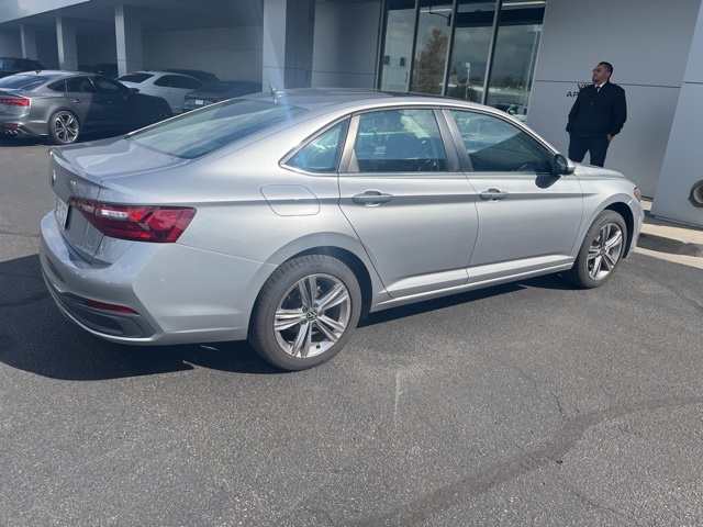 2022 Volkswagen Jetta 1.5T SE photo 4