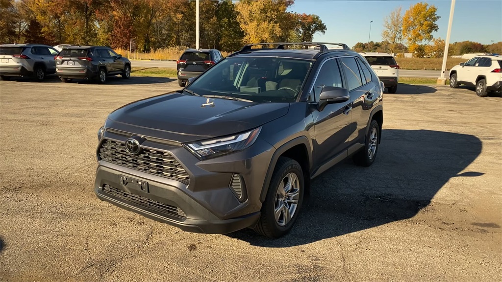 2024 Toyota RAV4 XLE photo 3