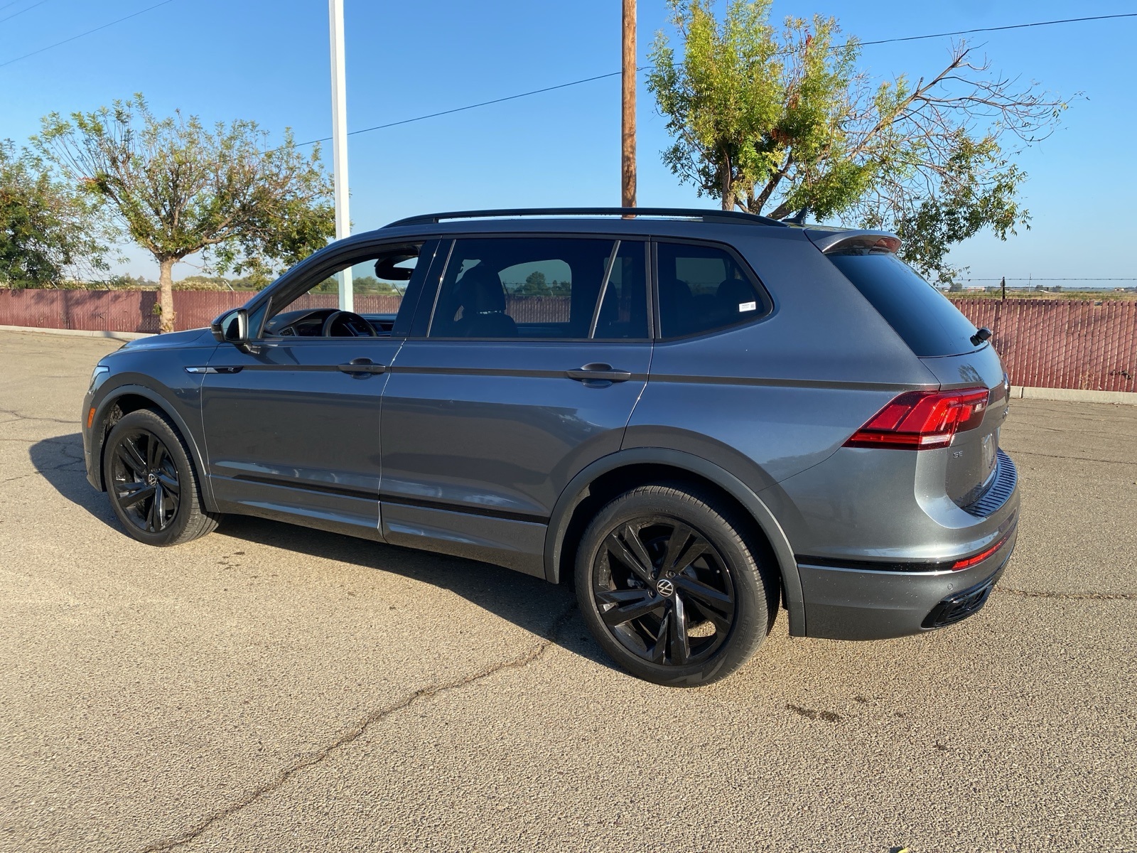 2023 Volkswagen Tiguan SE R-Line Black photo 5