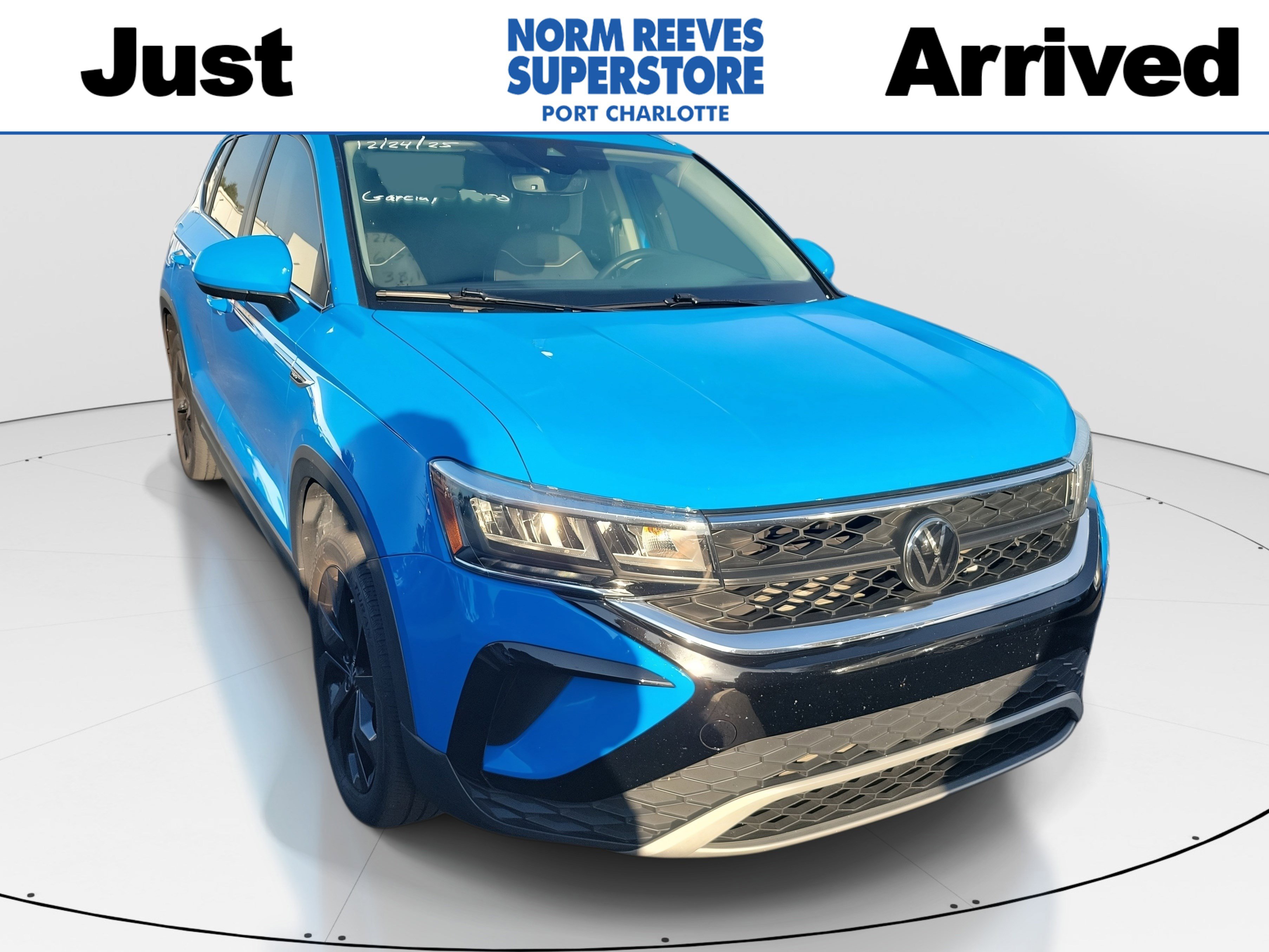 2023 Volkswagen Taos SE's photo