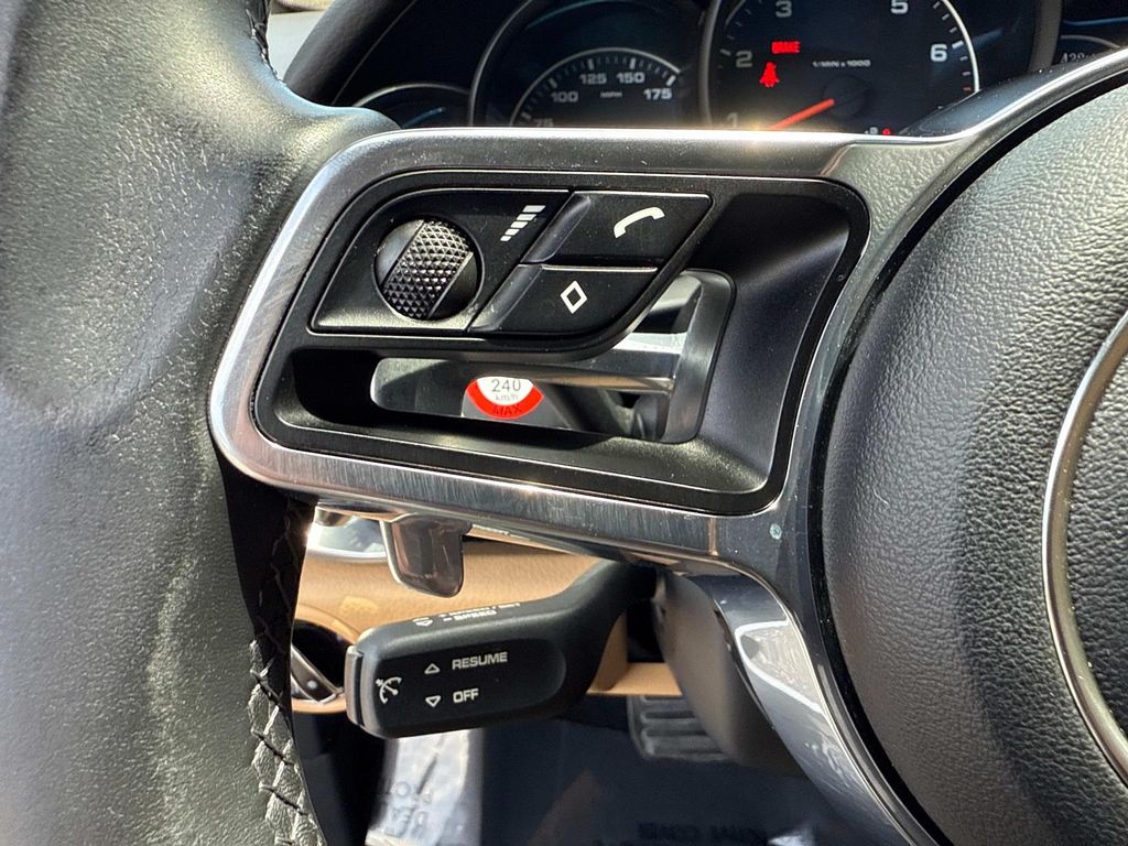 2016 Porsche Cayenne Base photo 35