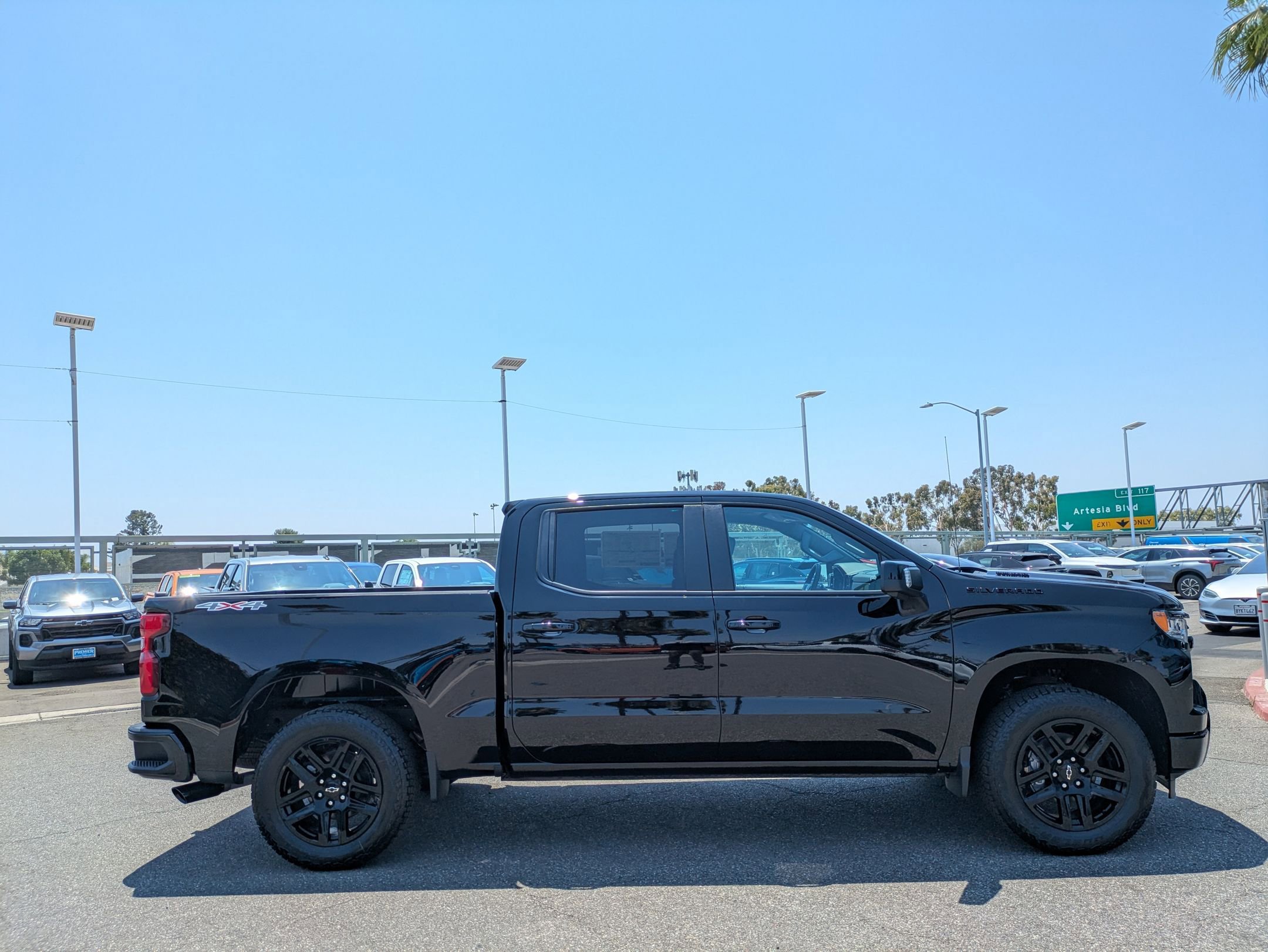 2025 Chevrolet Silverado 1500 RST photo 3