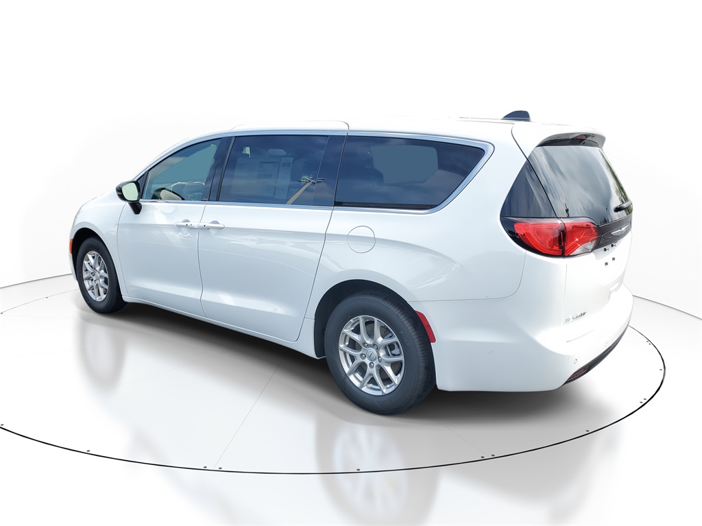 2026 Chrysler Voyager LX photo 3