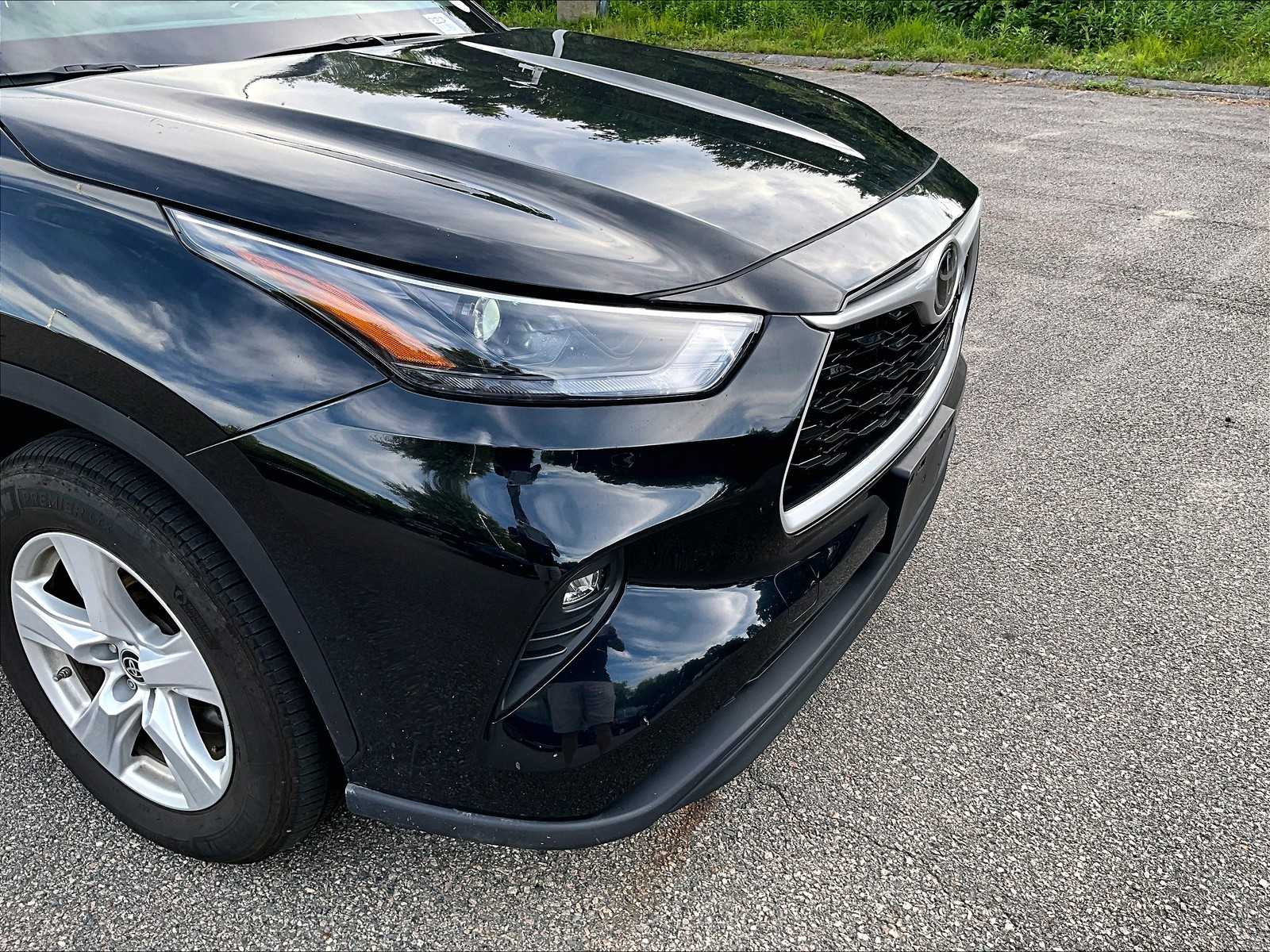 2022 Toyota Highlander LE photo 5