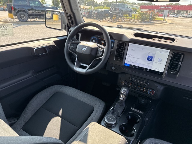 2025 Ford Bronco Base photo 17