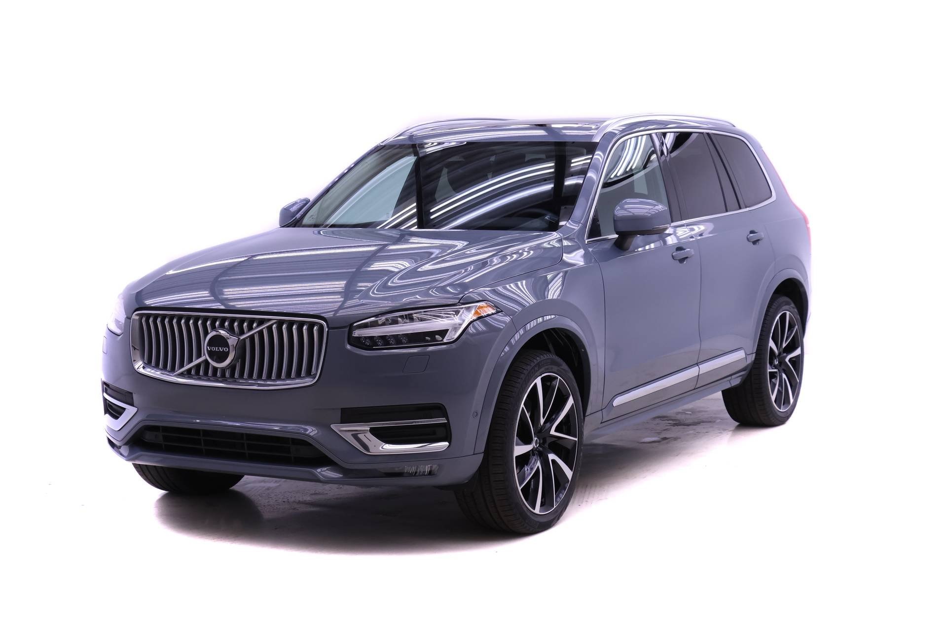 2023 Volvo XC90 Plus's photo
