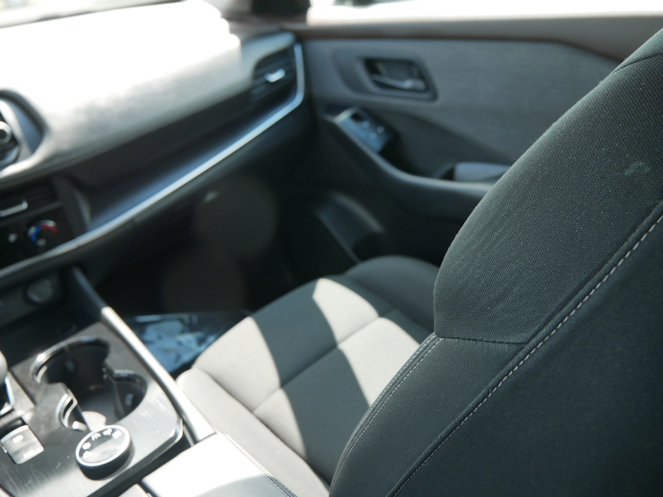 2023 Nissan Rogue S photo 18