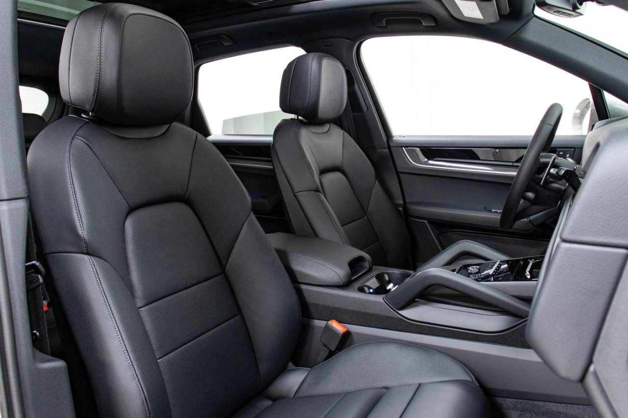 2025 Porsche Cayenne photo 22