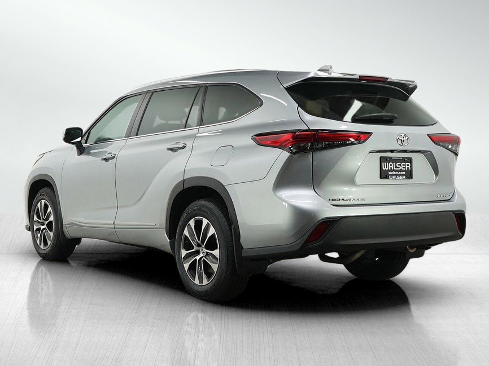 2020 Toyota Highlander XLE photo 3
