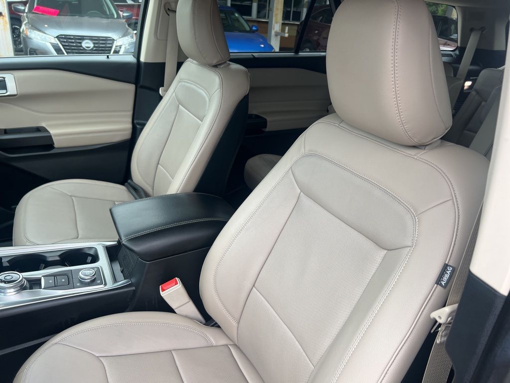 2020 Ford Explorer Limited photo 2