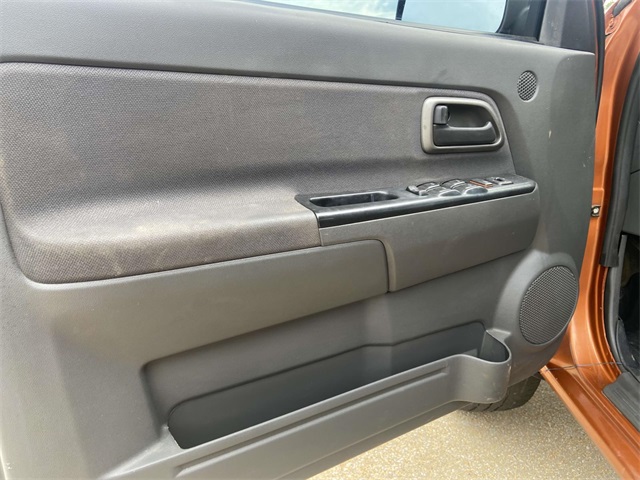 2005 Chevrolet Colorado LS photo 11