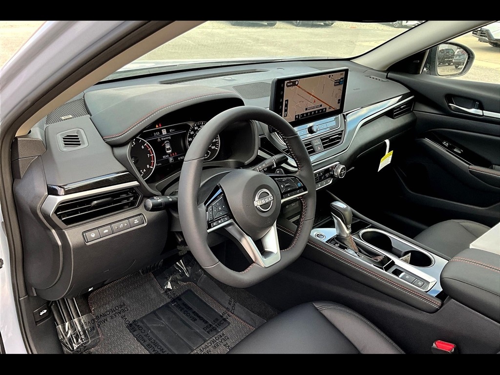2024 Nissan Altima SR VC-Turbo photo 6
