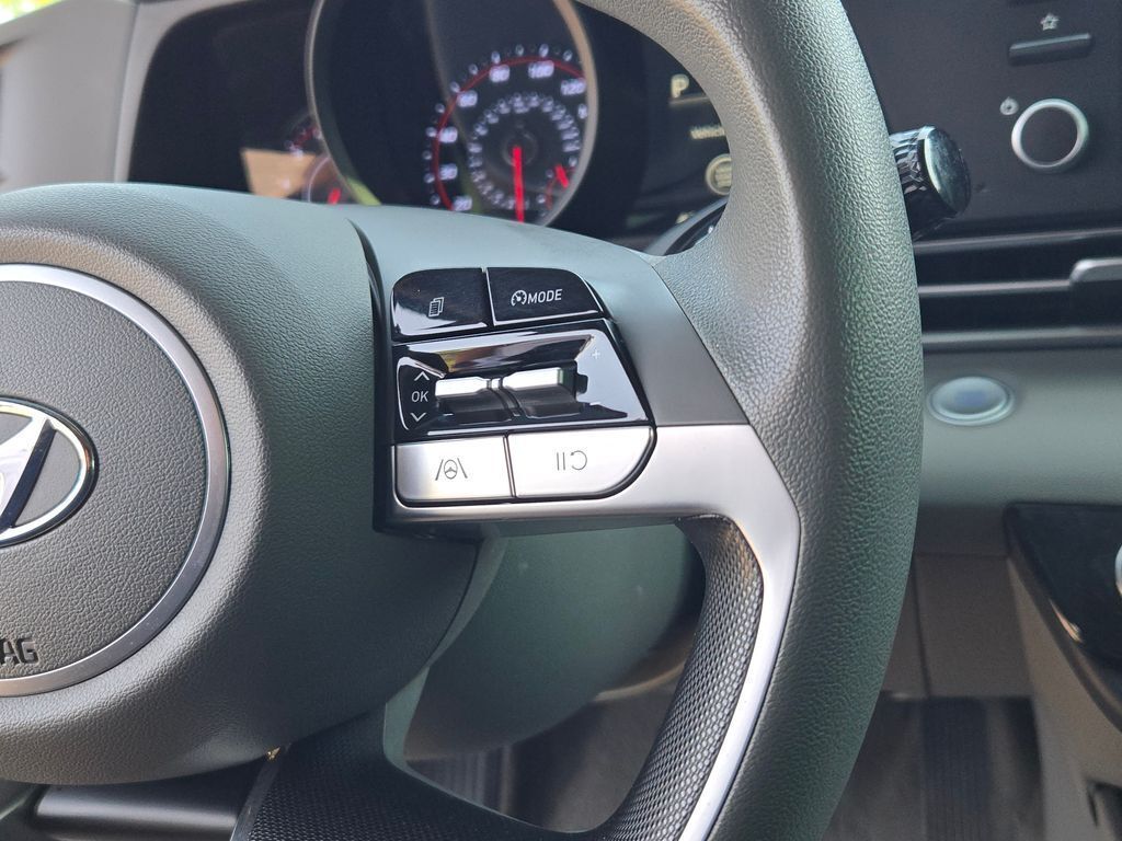 2023 Hyundai Elantra SEL photo 24