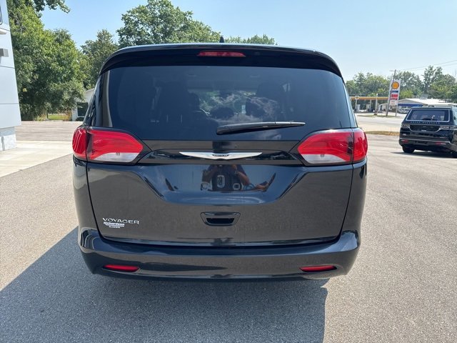2023 Chrysler Voyager LX photo 4