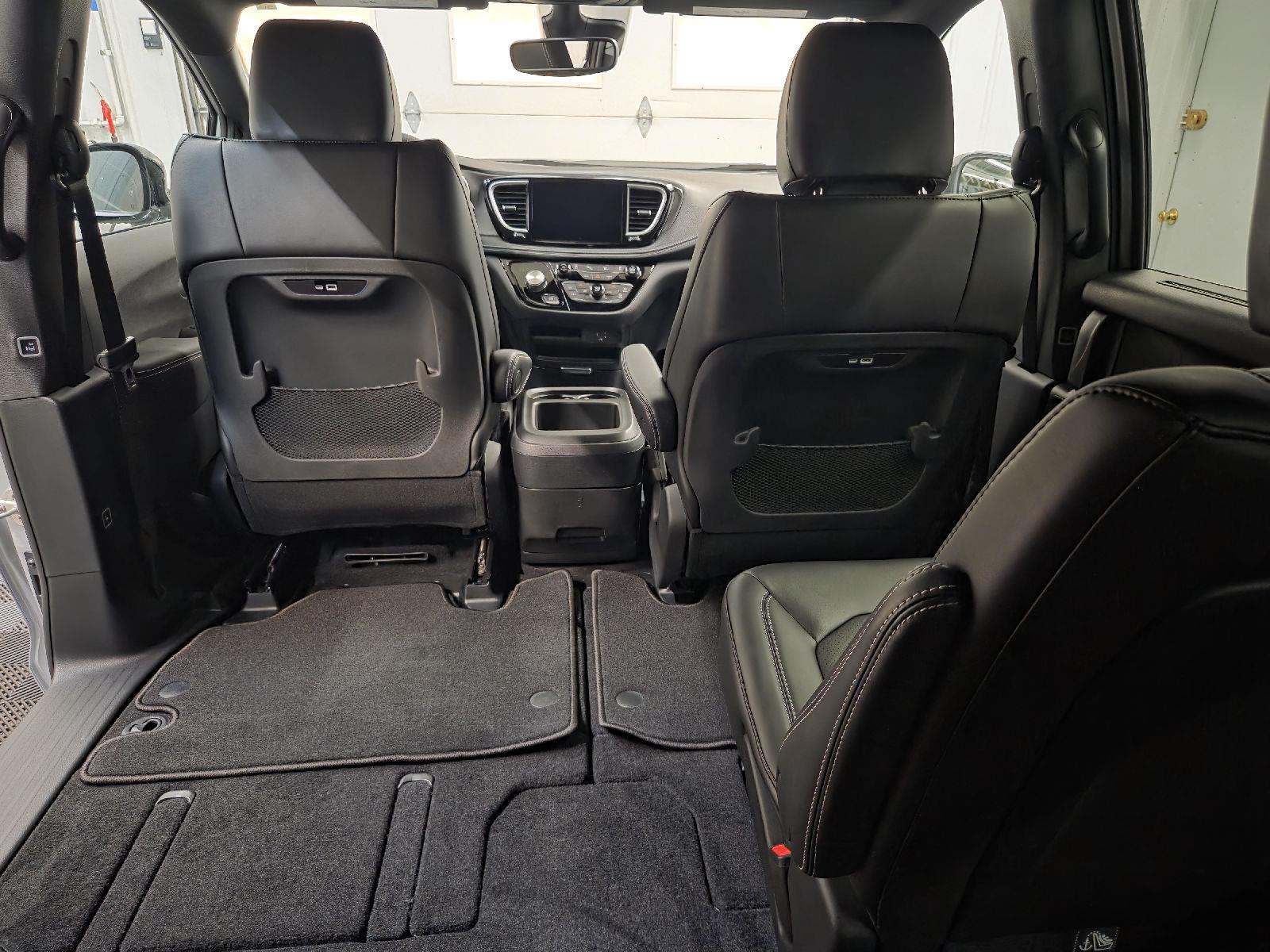 2026 Chrysler Pacifica photo 43