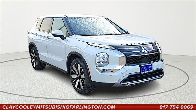 2025 Mitsubishi Outlander SE's photo