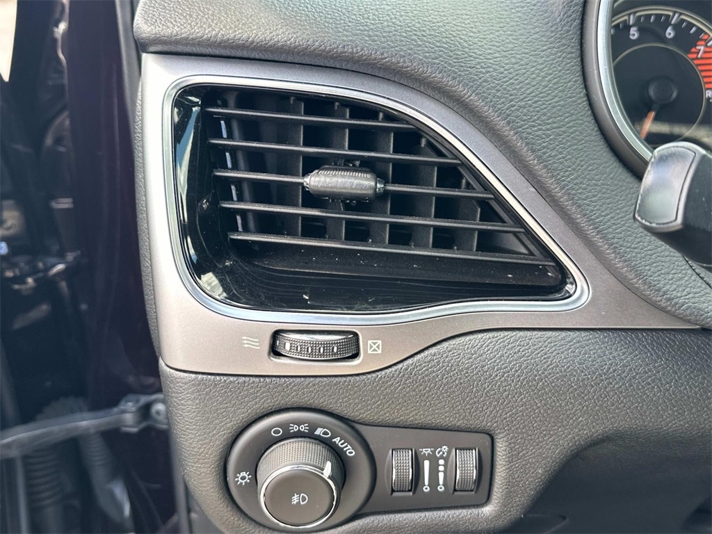 2021 Jeep Cherokee Latitude Lux photo 27