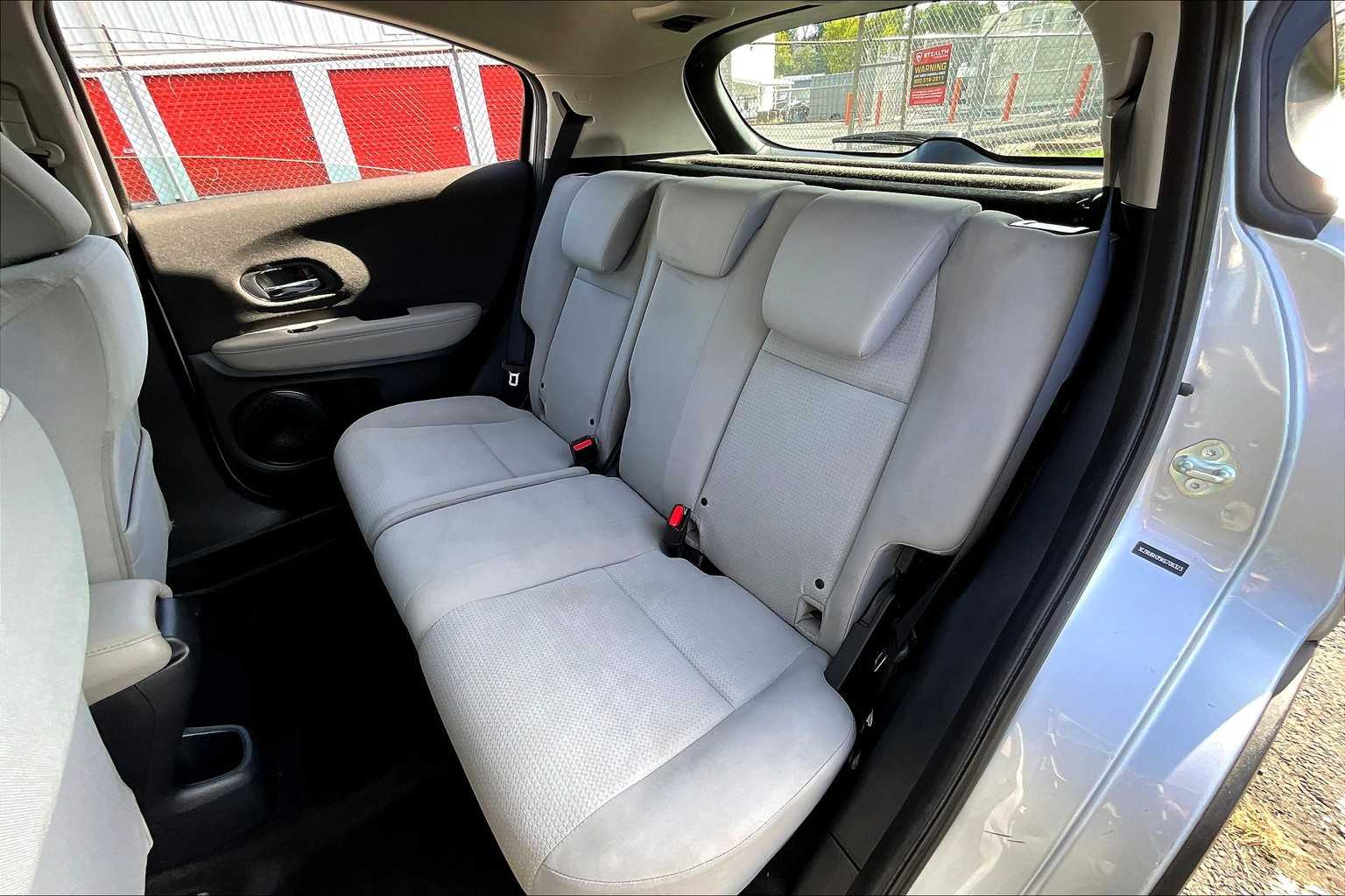 2019 Honda HR-V LX photo 18