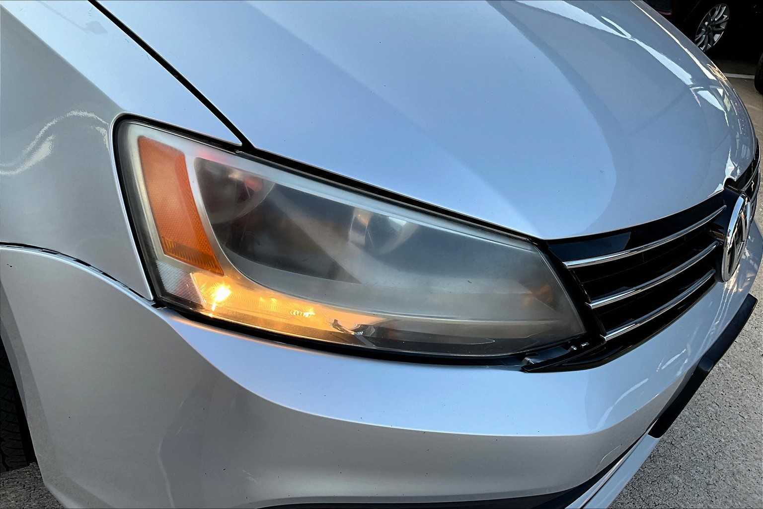2015 Volkswagen Jetta 2.0 TDI SE photo 25