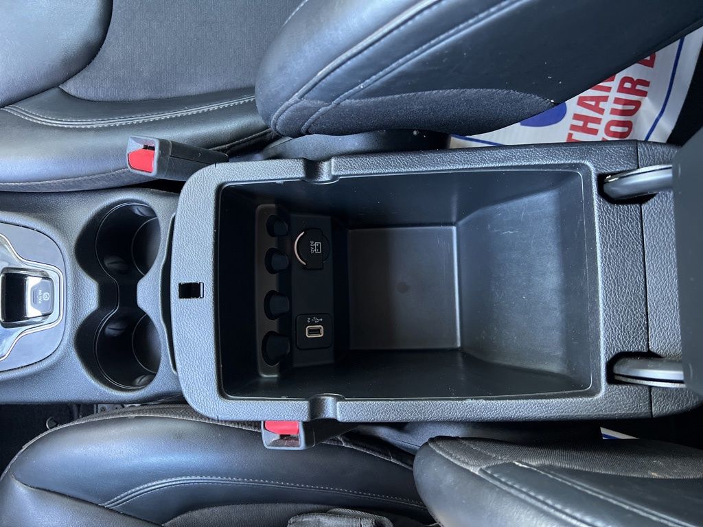 2020 Jeep Cherokee Altitude photo 26