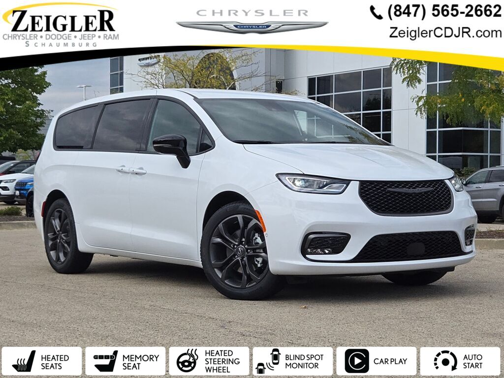 2026 Chrysler Pacifica Select's photo