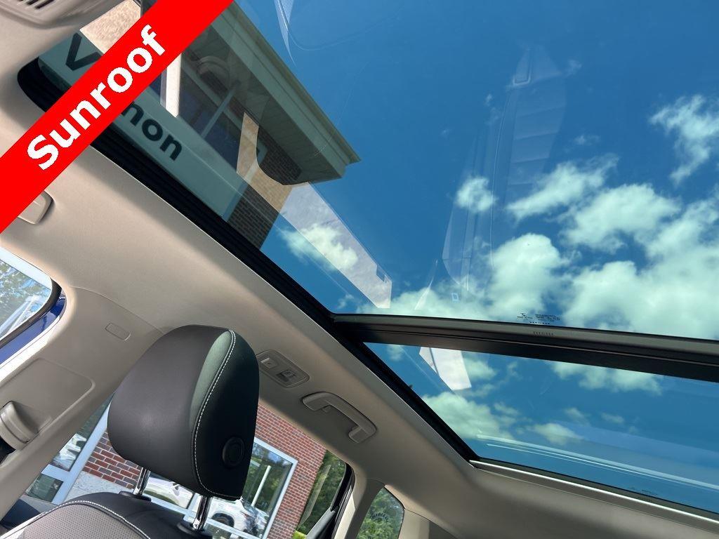 2022 Volkswagen Taos SEL photo 16