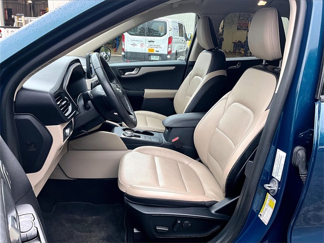 2020 Ford Escape SEL photo 18