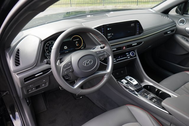2022 Hyundai Sonata SEL Plus photo 3