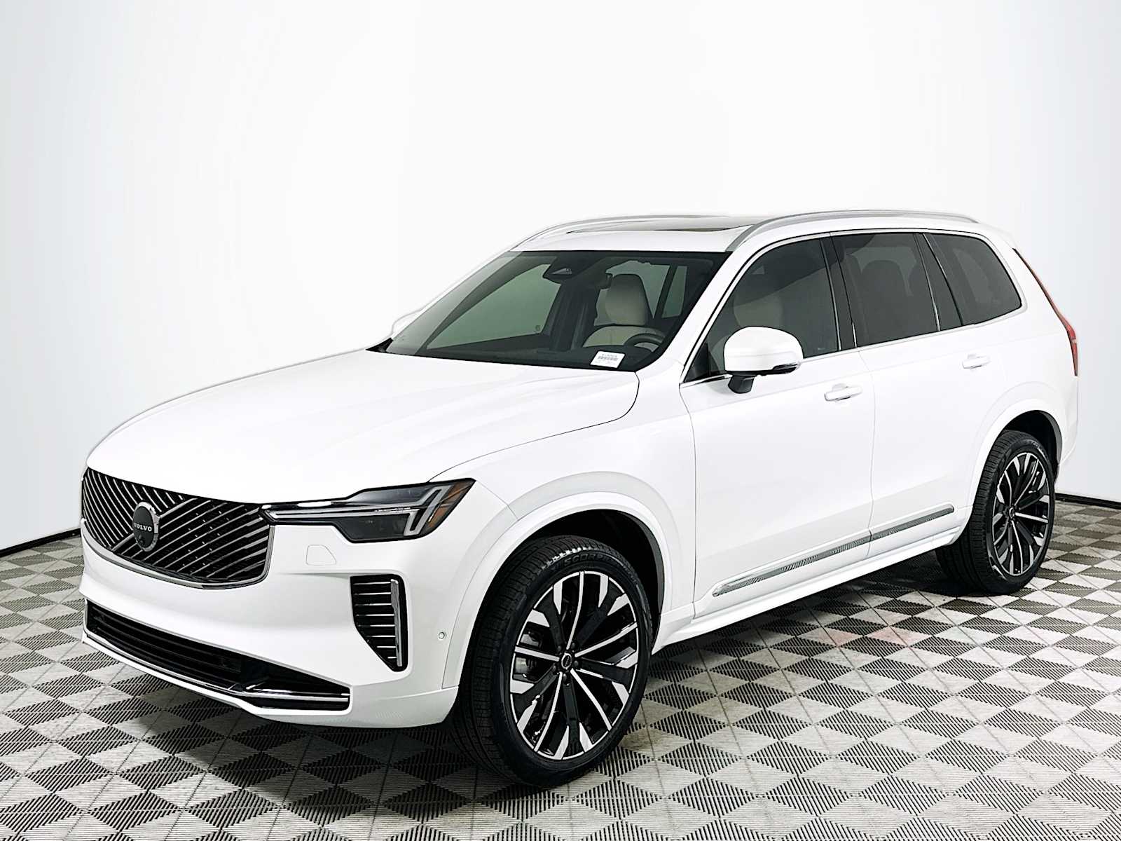 2026 Volvo XC90 B5 AWD Plus photo 2