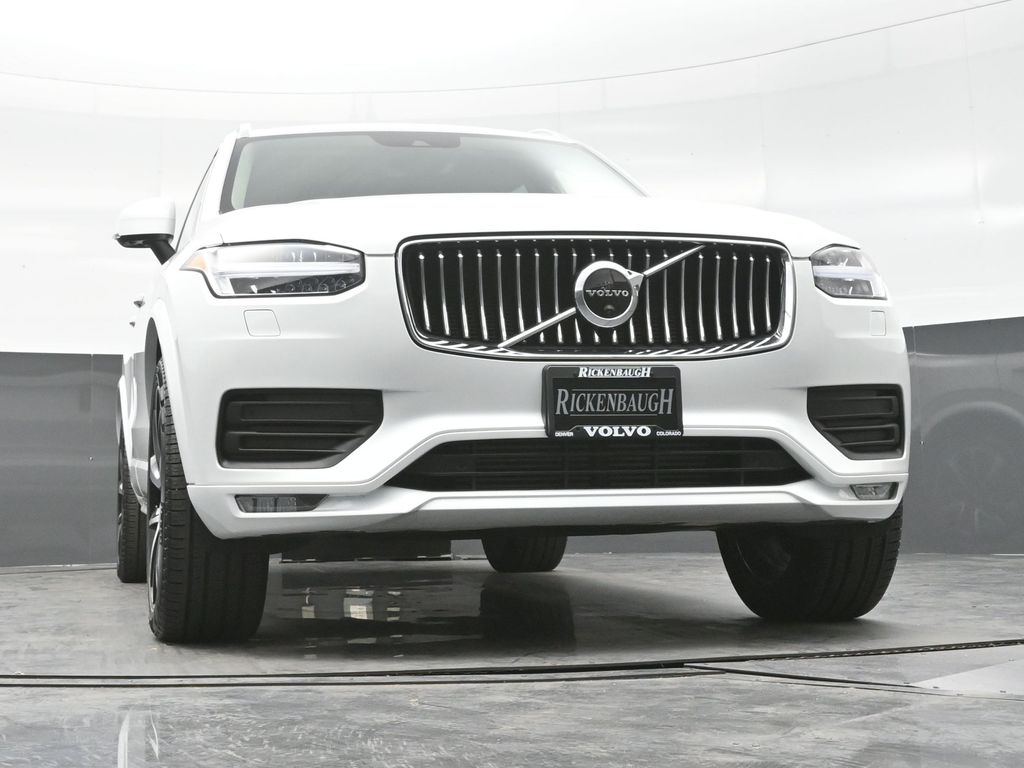 2022 Volvo XC90 T6 Momentum photo 17