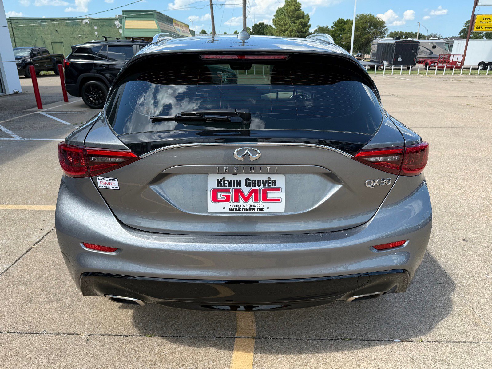 2017 Infiniti QX30 Premium photo 3