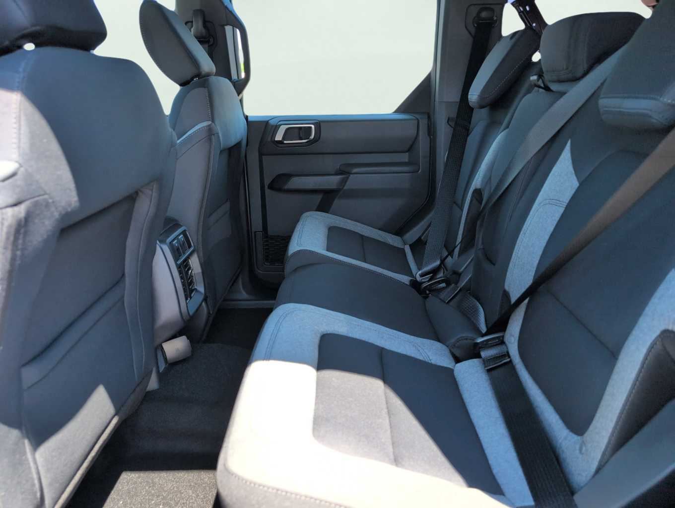 2025 Ford Bronco Base photo 9
