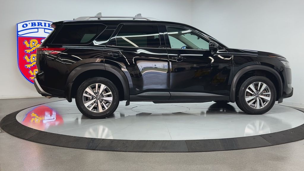2024 Nissan Pathfinder SL photo 4