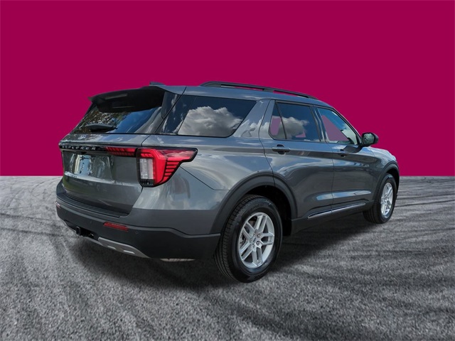 2025 Ford Explorer photo 3