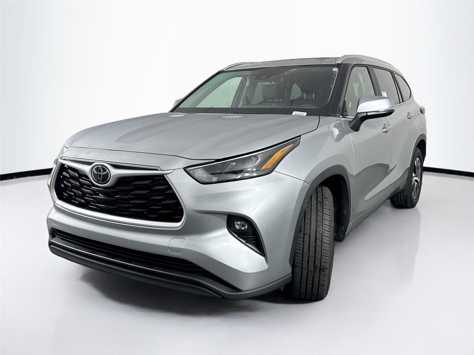 2024 Toyota Highlander XSE photo 2